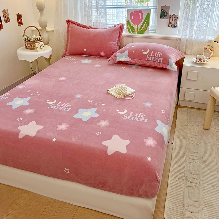 91家纺网 家纺一手货源 找家纺 富馨莱 2025新款牛奶绒印花床笠240克面料支持一件定制尺寸 星光闪闪