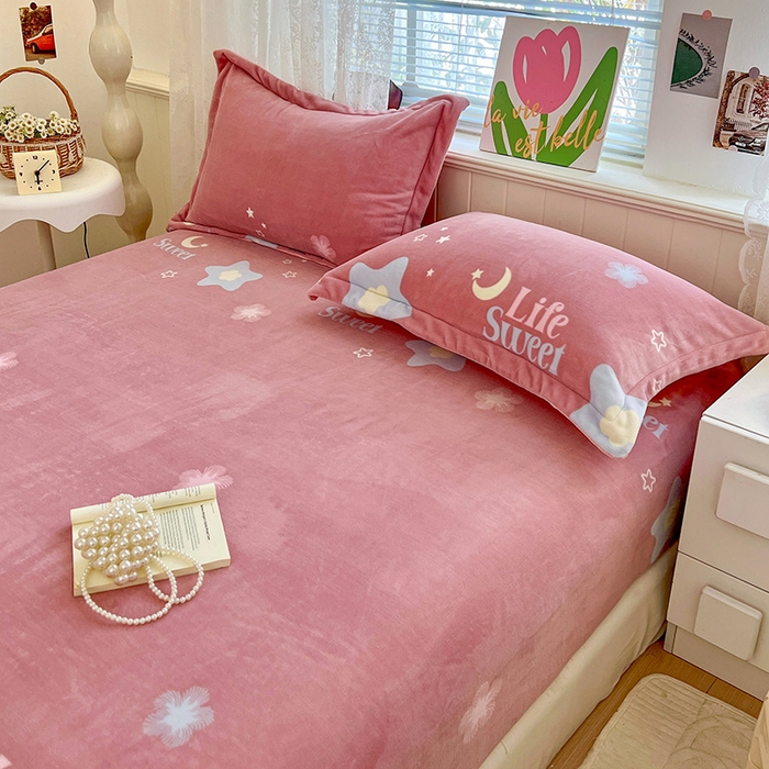 91家纺网 家纺一手货源 找家纺 富馨莱 2025新款牛奶绒印花床笠240克面料支持一件定制尺寸 星光闪闪