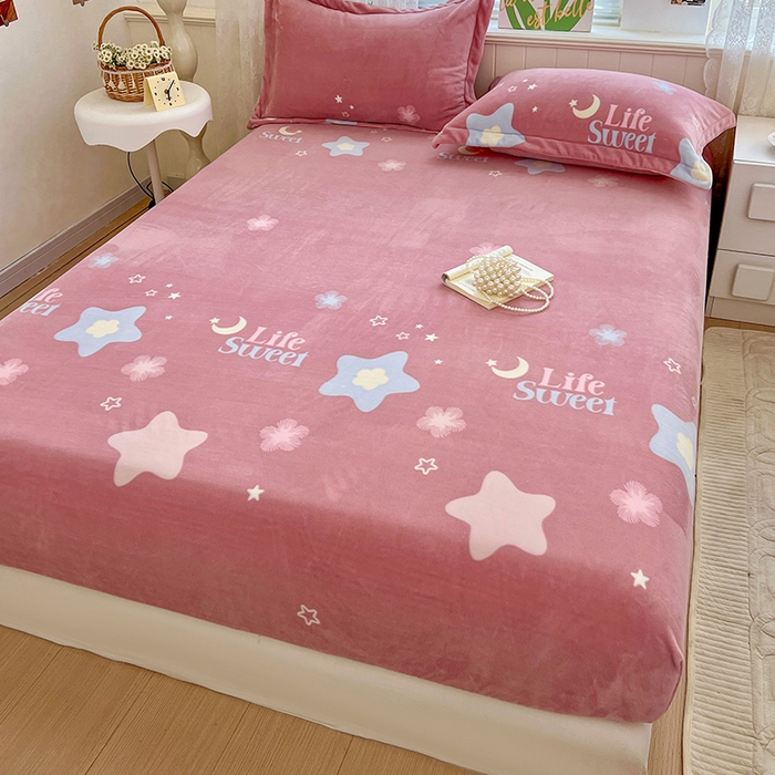 91家纺网 家纺一手货源 找家纺 富馨莱 2025新款牛奶绒印花床笠240克面料支持一件定制尺寸 星光闪闪