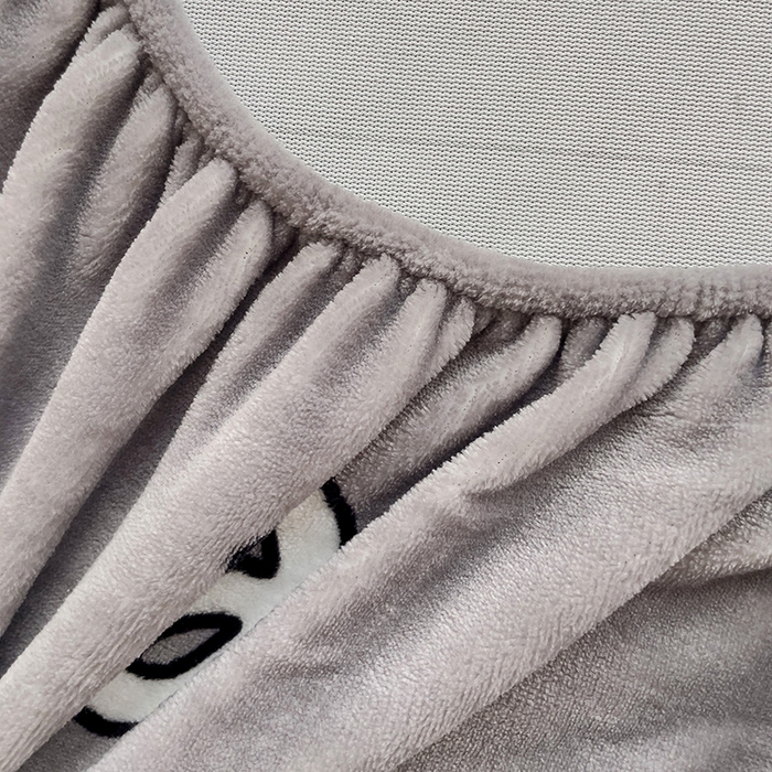 91家纺网 家纺一手货源 找家纺 富馨莱 2025新款牛奶绒印花床笠240克面料支持一件定制尺寸 熊猫-灰