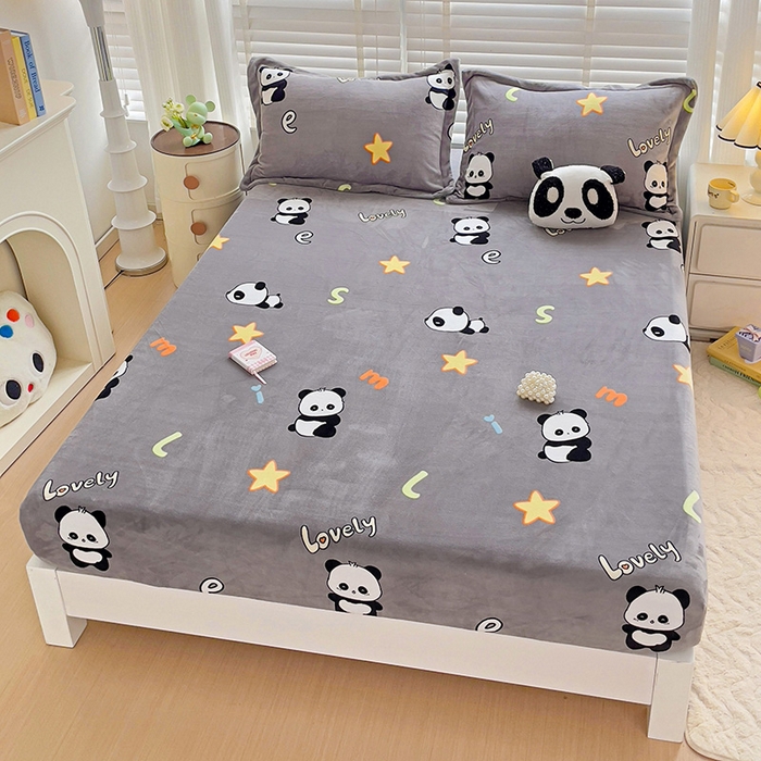 91家纺网 家纺一手货源 找家纺 富馨莱 2025新款牛奶绒印花床笠240克面料支持一件定制尺寸 熊猫-灰