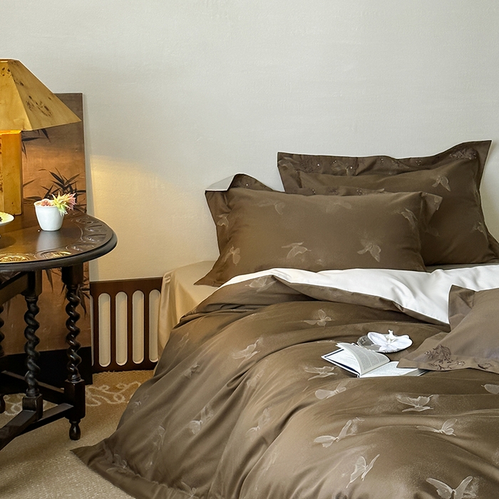 91家纺网 家纺一手货源 找家纺 赫帛 2025新款50S色织提花贡缎长绒棉四件套-蝶恋花 蝶恋花-驼色