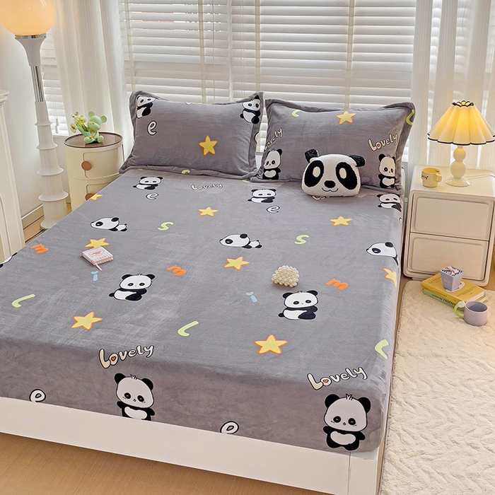 91家纺网 家纺一手货源 找家纺 富馨莱 2025新款牛奶绒印花床笠240克面料支持一件定制尺寸 熊猫-灰