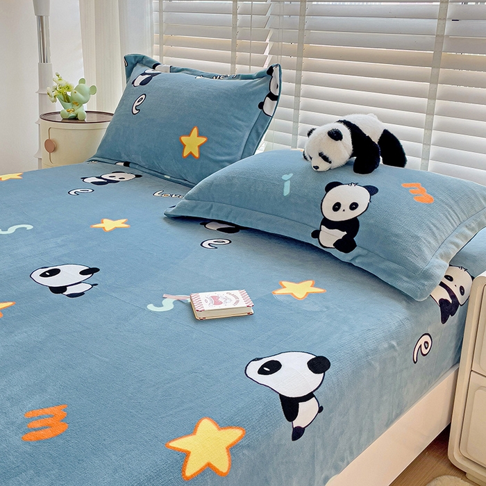 91家纺网 家纺一手货源 找家纺 富馨莱 2025新款牛奶绒印花床笠240克面料支持一件定制尺寸 熊猫-蓝