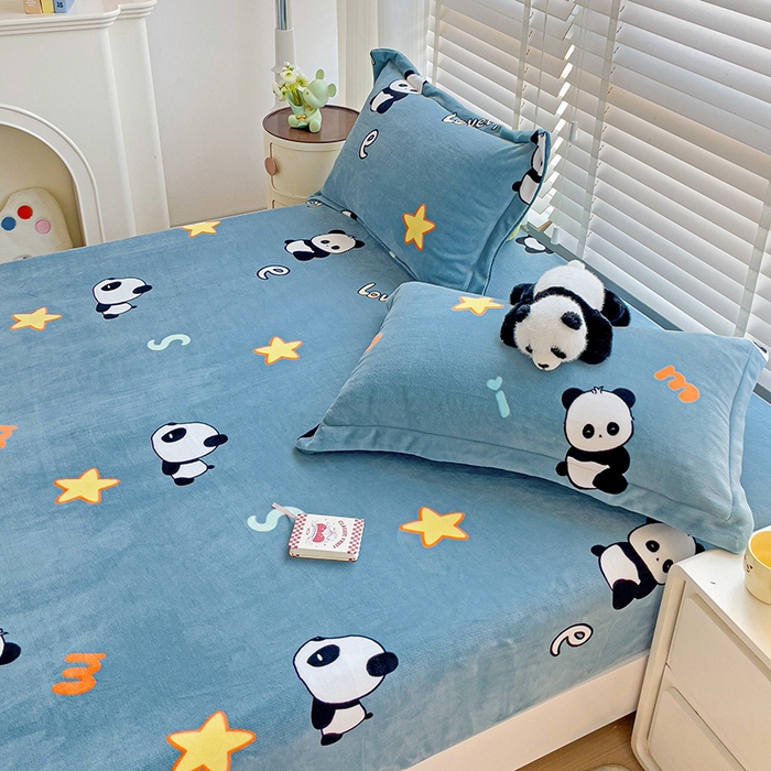 91家纺网 家纺一手货源 找家纺 富馨莱 2025新款牛奶绒印花床笠240克面料支持一件定制尺寸 熊猫-蓝