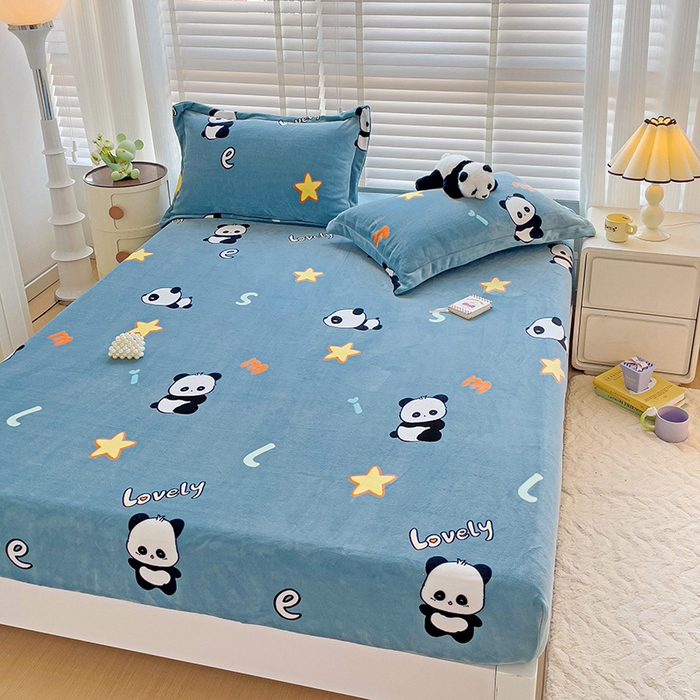 91家纺网 家纺一手货源 找家纺 富馨莱 2025新款牛奶绒印花床笠240克面料支持一件定制尺寸 熊猫-蓝