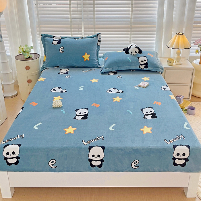 91家纺网 家纺一手货源 找家纺 富馨莱 2025新款牛奶绒印花床笠240克面料支持一件定制尺寸 熊猫-蓝