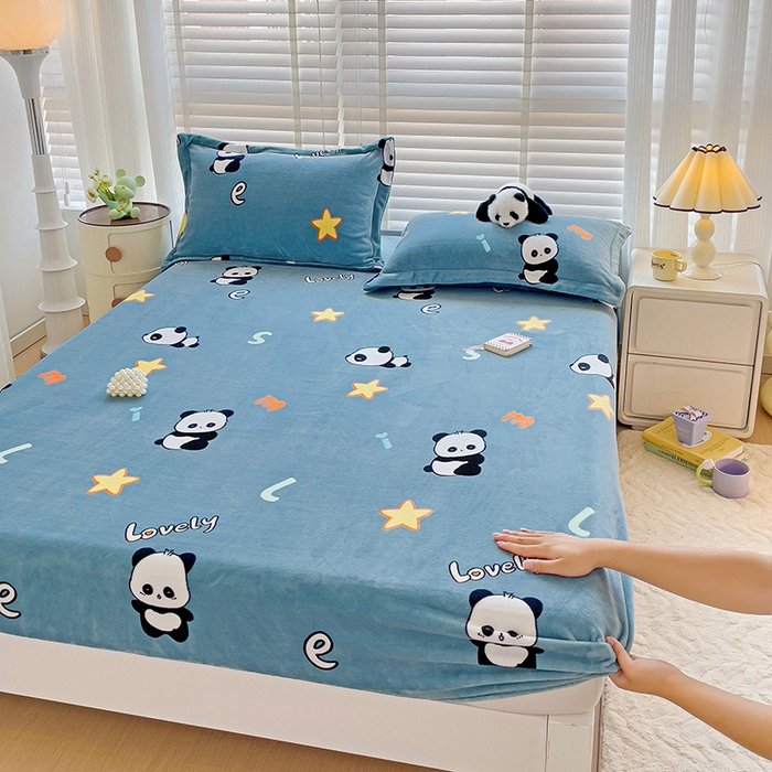 91家纺网 家纺一手货源 找家纺 富馨莱 2025新款牛奶绒印花床笠240克面料支持一件定制尺寸 熊猫-蓝