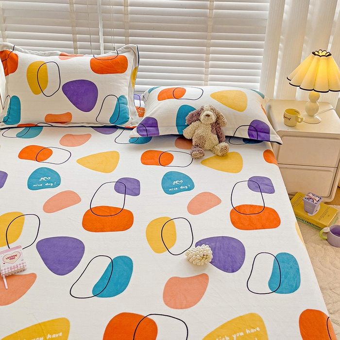 91家纺网 家纺一手货源 找家纺 富馨莱 2025新款牛奶绒印花床笠240克面料支持一件定制尺寸 雨花石