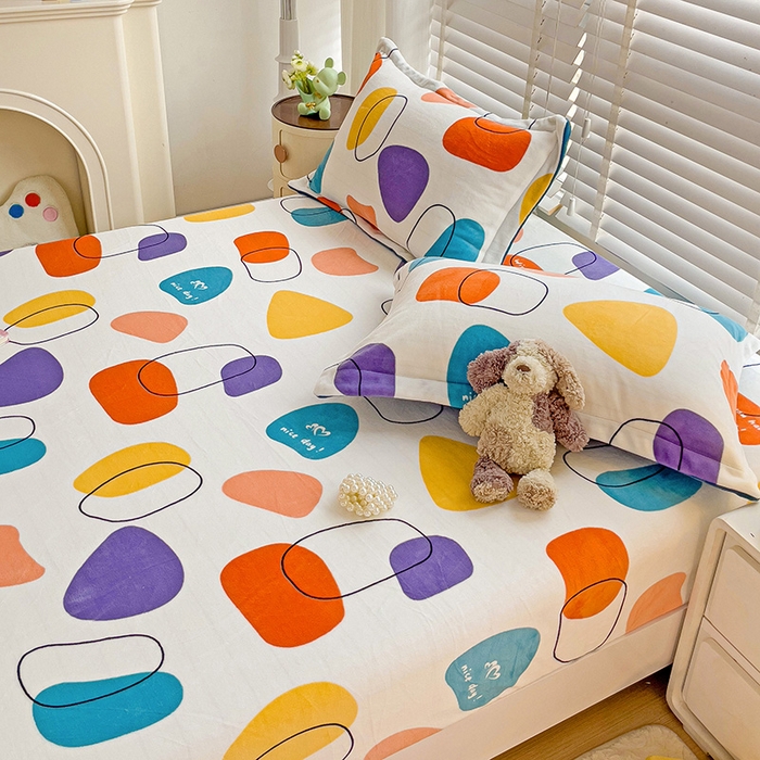 91家纺网 家纺一手货源 找家纺 富馨莱 2025新款牛奶绒印花床笠240克面料支持一件定制尺寸 雨花石