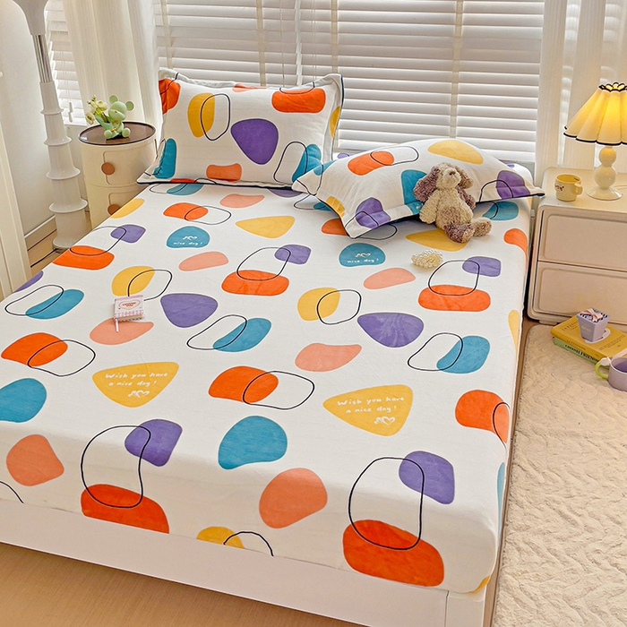 91家纺网 家纺一手货源 找家纺 富馨莱 2025新款牛奶绒印花床笠240克面料支持一件定制尺寸 雨花石