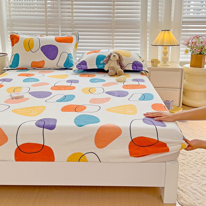 91家纺网 家纺一手货源 找家纺 富馨莱 2025新款牛奶绒印花床笠240克面料支持一件定制尺寸 雨花石