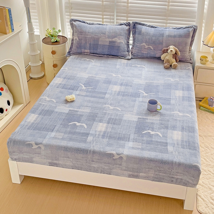 91家纺网 家纺一手货源 找家纺 富馨莱 2025新款牛奶绒印花床笠240克面料支持一件定制尺寸 自由飞翔