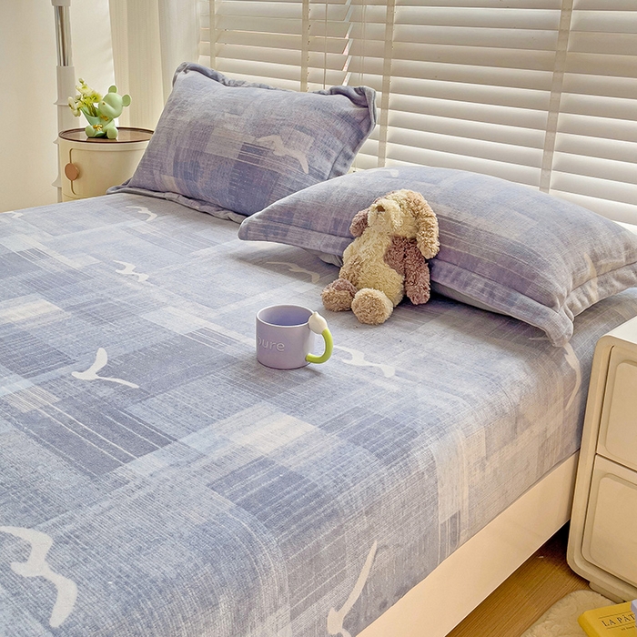 91家纺网 家纺一手货源 找家纺 富馨莱 2025新款牛奶绒印花床笠240克面料支持一件定制尺寸 自由飞翔