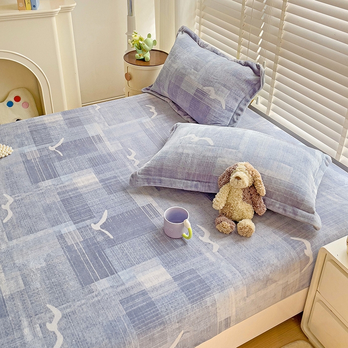 91家纺网 家纺一手货源 找家纺 富馨莱 2025新款牛奶绒印花床笠240克面料支持一件定制尺寸 自由飞翔