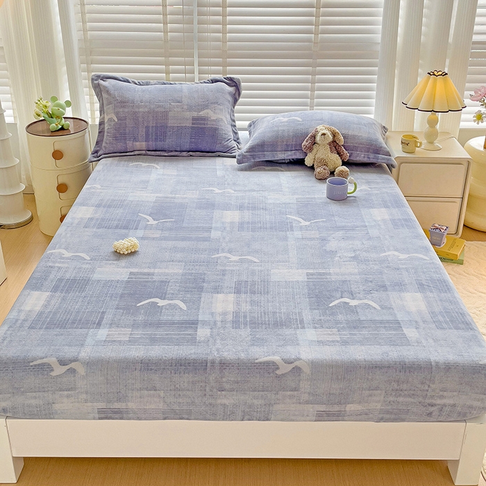 91家纺网 家纺一手货源 找家纺 富馨莱 2025新款牛奶绒印花床笠240克面料支持一件定制尺寸 自由飞翔