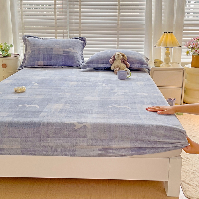 91家纺网 家纺一手货源 找家纺 富馨莱 2025新款牛奶绒印花床笠240克面料支持一件定制尺寸 自由飞翔