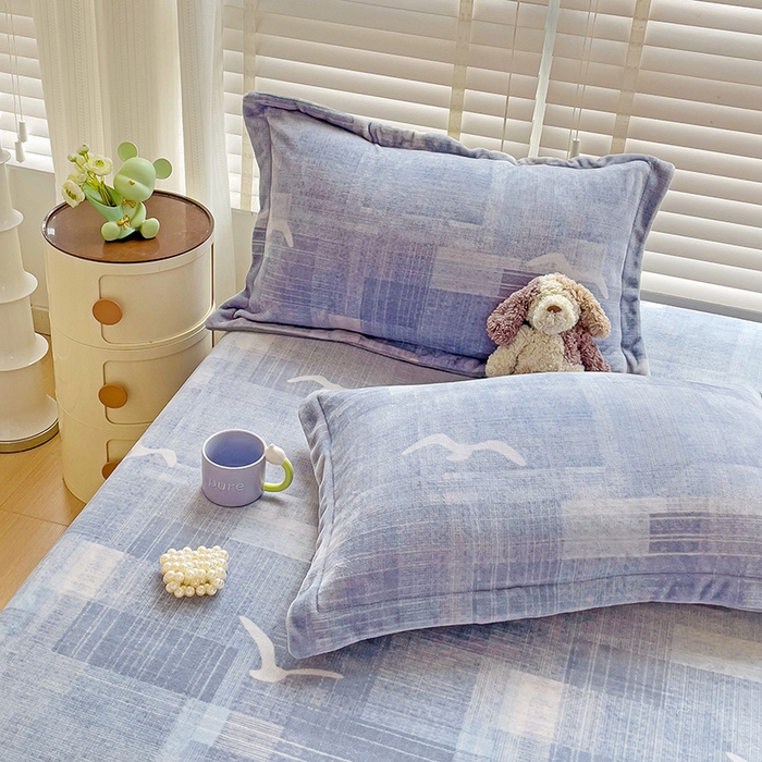 91家纺网 家纺一手货源 找家纺 富馨莱 2025新款牛奶绒印花床笠240克面料支持一件定制尺寸 自由飞翔