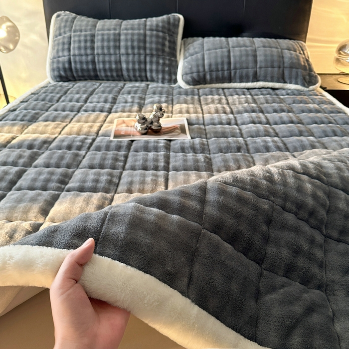 91家纺网 家纺一手货源 找家纺 （总）梵朴 2025新款牛奶绒泡泡兔毛绒床垫学生宿舍床褥子-纯色系列大床图