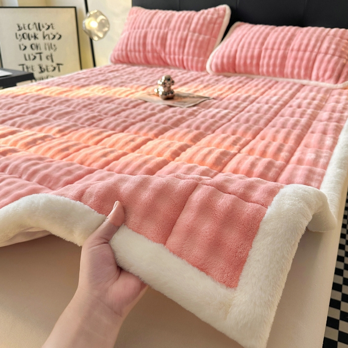 91家纺网 家纺一手货源 找家纺 梵朴 2025新款牛奶绒泡泡兔毛绒床垫学生宿舍床褥子-纯色系列大床图 豆沙粉