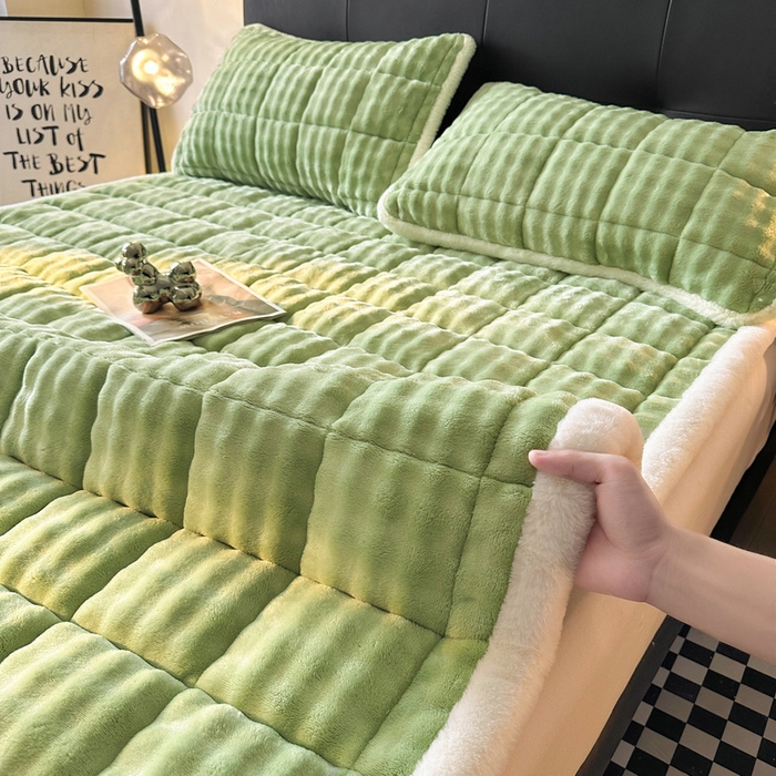 91家纺网 家纺一手货源 找家纺 梵朴 2025新款牛奶绒泡泡兔毛绒床垫学生宿舍床褥子-纯色系列大床图 清新绿