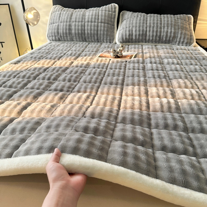 91家纺网 家纺一手货源 找家纺 梵朴 2025新款牛奶绒泡泡兔毛绒床垫学生宿舍床褥子-纯色系列大床图 气质灰