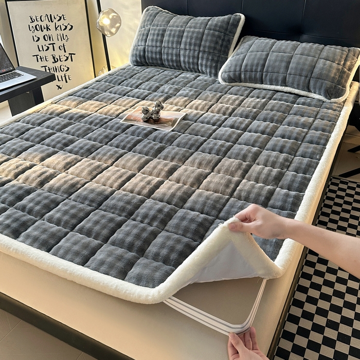 91家纺网 家纺一手货源 找家纺 梵朴 2025新款牛奶绒泡泡兔毛绒床垫学生宿舍床褥子-纯色系列大床图 夜空灰