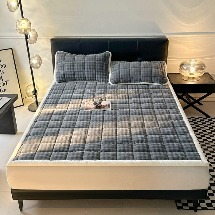 91家纺网 家纺一手货源 找家纺 梵朴 2025新款牛奶绒泡泡兔毛绒床垫学生宿舍床褥子-纯色系列大床图 夜空灰