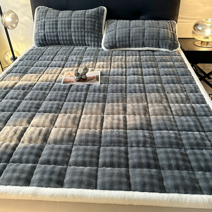91家纺网 家纺一手货源 找家纺 梵朴 2025新款牛奶绒泡泡兔毛绒床垫学生宿舍床褥子-纯色系列大床图 夜空灰
