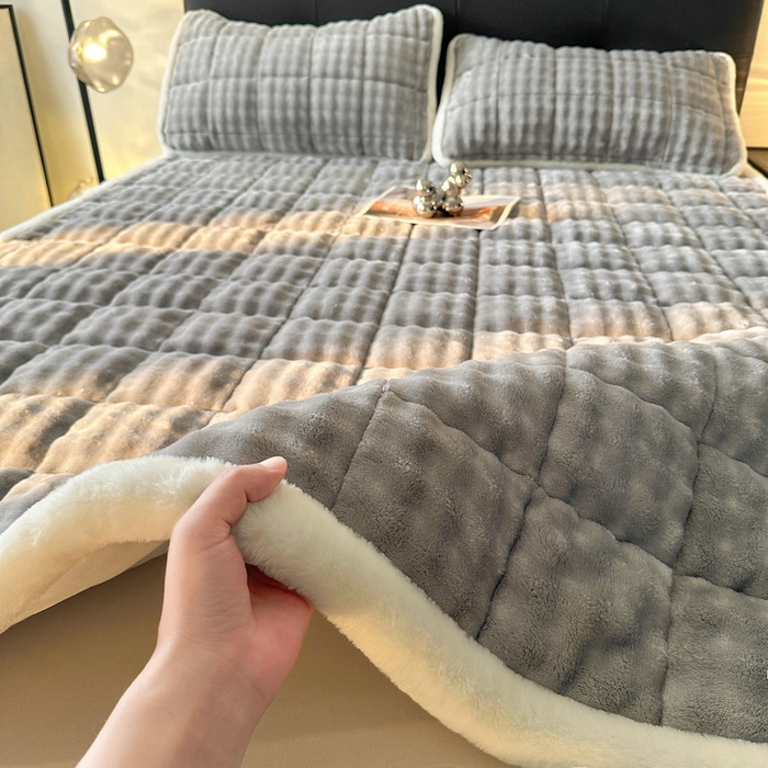 91家纺网 家纺一手货源 找家纺 梵朴 2025新款牛奶绒泡泡兔毛绒床垫学生宿舍床褥子-纯色系列大床图 气质灰