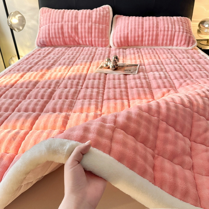 91家纺网 家纺一手货源 找家纺 梵朴 2025新款牛奶绒泡泡兔毛绒床垫学生宿舍床褥子-纯色系列大床图 豆沙粉