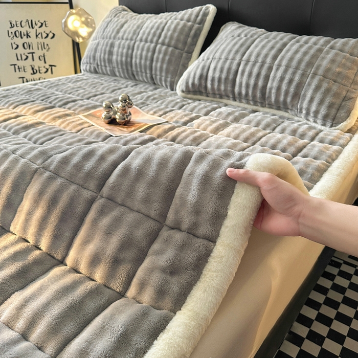 91家纺网 家纺一手货源 找家纺 梵朴 2025新款牛奶绒泡泡兔毛绒床垫学生宿舍床褥子-纯色系列大床图 气质灰