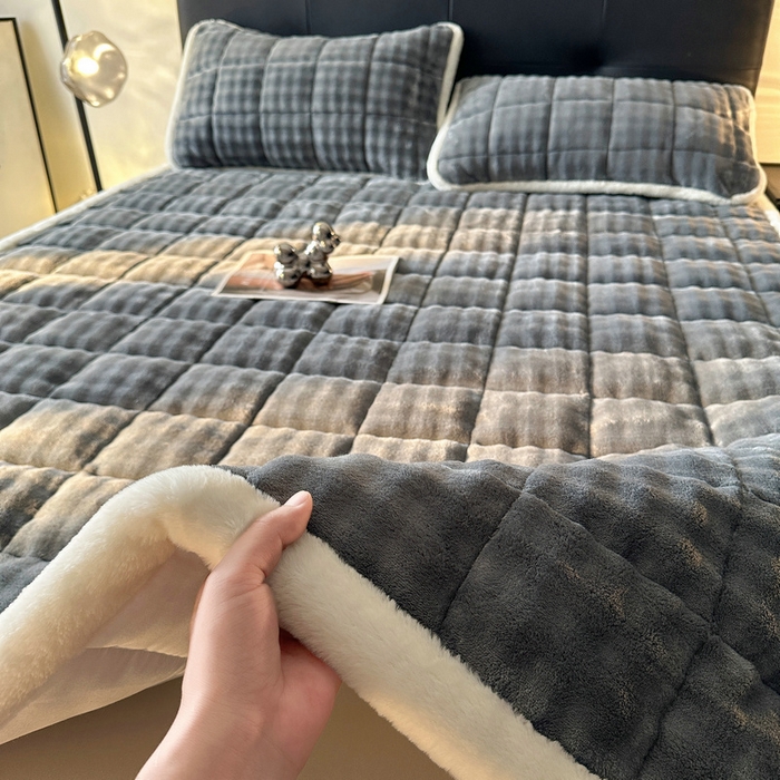 91家纺网 家纺一手货源 找家纺 梵朴 2025新款牛奶绒泡泡兔毛绒床垫学生宿舍床褥子-纯色系列大床图 夜空灰