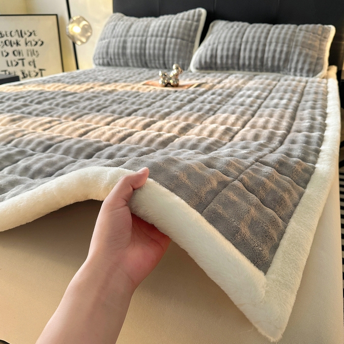 91家纺网 家纺一手货源 找家纺 梵朴 2025新款牛奶绒泡泡兔毛绒床垫学生宿舍床褥子-纯色系列大床图 气质灰