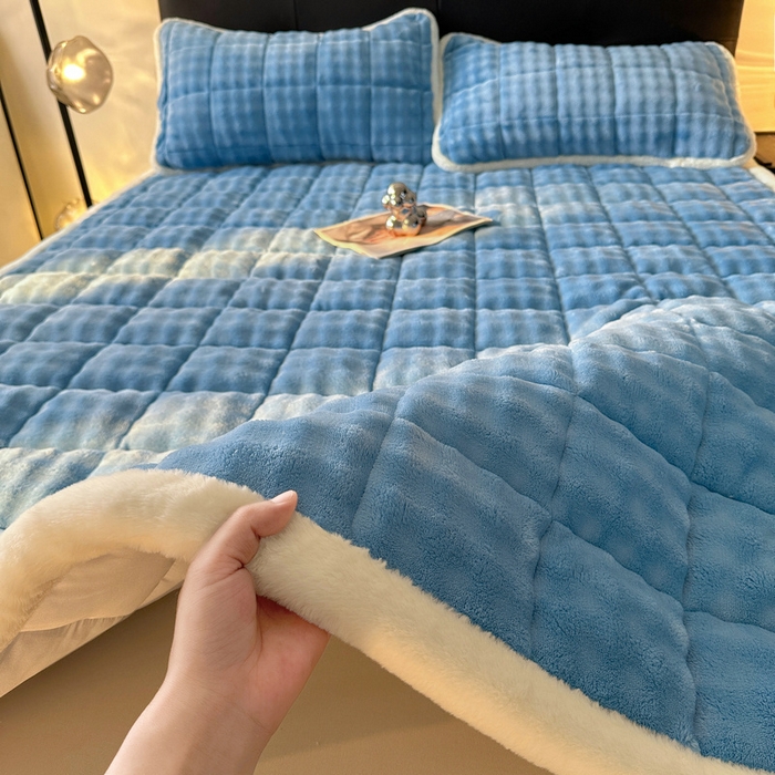 91家纺网 家纺一手货源 找家纺 梵朴 2025新款牛奶绒泡泡兔毛绒床垫学生宿舍床褥子-纯色系列大床图 宾利蓝