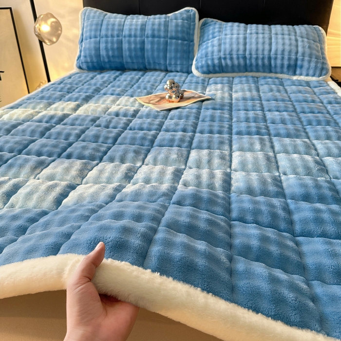 91家纺网 家纺一手货源 找家纺 梵朴 2025新款牛奶绒泡泡兔毛绒床垫学生宿舍床褥子-纯色系列大床图 宾利蓝