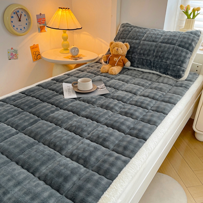 91家纺网 家纺一手货源 找家纺 梵朴 2025新款牛奶绒泡泡兔毛绒床垫学生宿舍床褥子-纯色系列学生图 牛奶绒泡泡-夜空灰