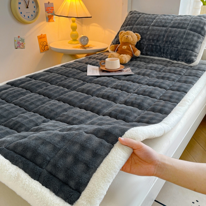91家纺网 家纺一手货源 找家纺 梵朴 2025新款牛奶绒泡泡兔毛绒床垫学生宿舍床褥子-纯色系列学生图 牛奶绒泡泡-夜空灰