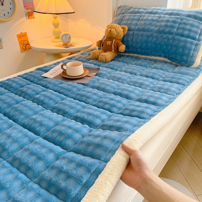 91家纺网 家纺一手货源 找家纺 （总）梵朴 2025新款牛奶绒泡泡兔毛绒床垫学生宿舍床褥子-纯色系列学生图