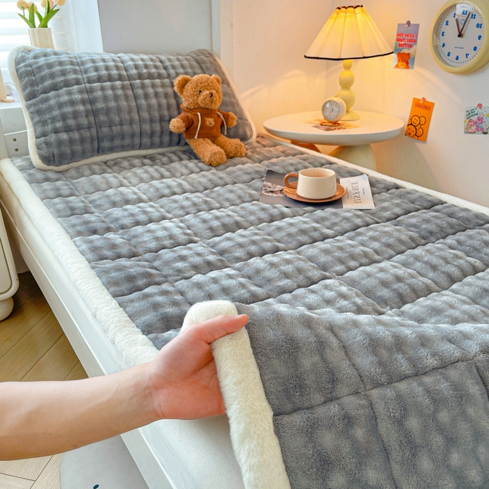 91家纺网 家纺一手货源 找家纺 梵朴 2025新款牛奶绒泡泡兔毛绒床垫学生宿舍床褥子-纯色系列学生图 牛奶绒泡泡-气质灰