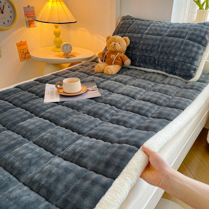 91家纺网 家纺一手货源 找家纺 梵朴 2025新款牛奶绒泡泡兔毛绒床垫学生宿舍床褥子-纯色系列学生图 牛奶绒泡泡-夜空灰