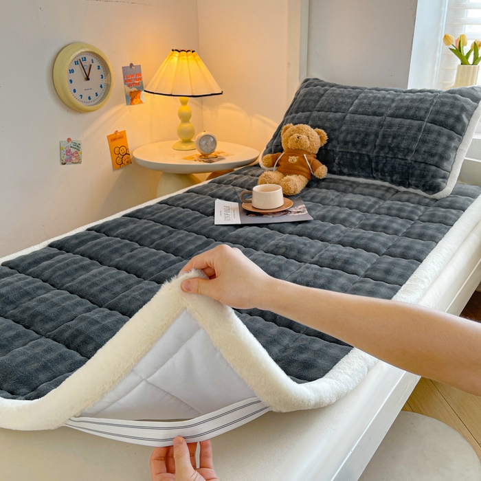 91家纺网 家纺一手货源 找家纺 梵朴 2025新款牛奶绒泡泡兔毛绒床垫学生宿舍床褥子-纯色系列学生图 牛奶绒泡泡-夜空灰