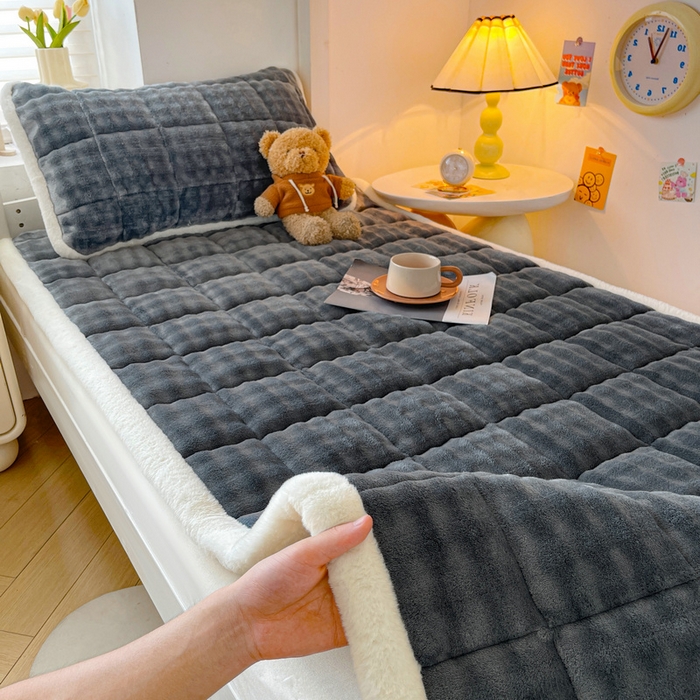 91家纺网 家纺一手货源 找家纺 梵朴 2025新款牛奶绒泡泡兔毛绒床垫学生宿舍床褥子-纯色系列学生图 牛奶绒泡泡-夜空灰