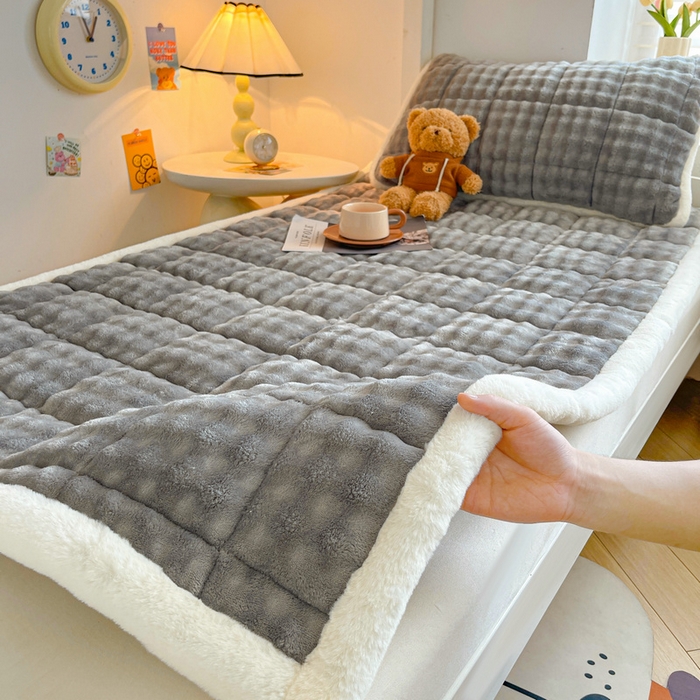 91家纺网 家纺一手货源 找家纺 梵朴 2025新款牛奶绒泡泡兔毛绒床垫学生宿舍床褥子-纯色系列学生图 牛奶绒泡泡-气质灰