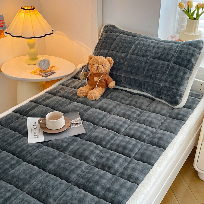 91家纺网 家纺一手货源 找家纺 梵朴 2025新款牛奶绒泡泡兔毛绒床垫学生宿舍床褥子-纯色系列学生图 牛奶绒泡泡-夜空灰
