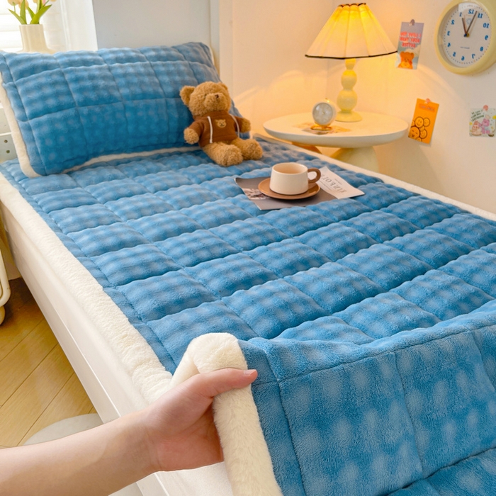 91家纺网 家纺一手货源 找家纺 （总）梵朴 2025新款牛奶绒泡泡兔毛绒床垫学生宿舍床褥子-纯色系列学生图