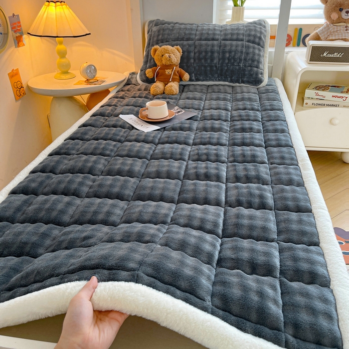 91家纺网 家纺一手货源 找家纺 梵朴 2025新款牛奶绒泡泡兔毛绒床垫学生宿舍床褥子-纯色系列学生图 牛奶绒泡泡-夜空灰