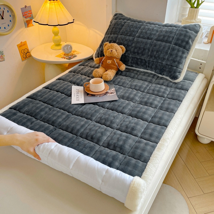 91家纺网 家纺一手货源 找家纺 梵朴 2025新款牛奶绒泡泡兔毛绒床垫学生宿舍床褥子-纯色系列学生图 牛奶绒泡泡-夜空灰