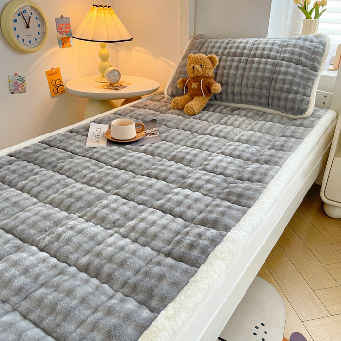 91家纺网 家纺一手货源 找家纺 梵朴 2025新款牛奶绒泡泡兔毛绒床垫学生宿舍床褥子-纯色系列学生图 牛奶绒泡泡-气质灰