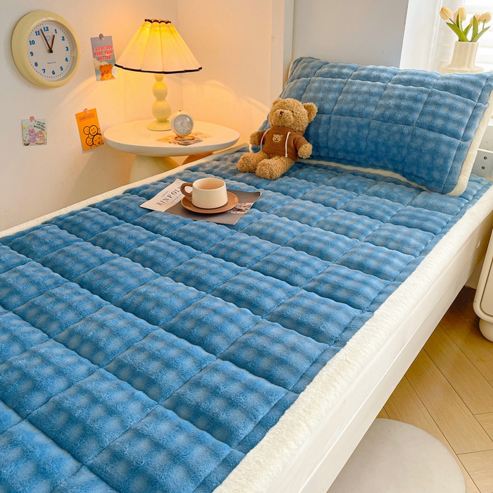 91家纺网 家纺一手货源 找家纺 （总）梵朴 2025新款牛奶绒泡泡兔毛绒床垫学生宿舍床褥子-纯色系列学生图